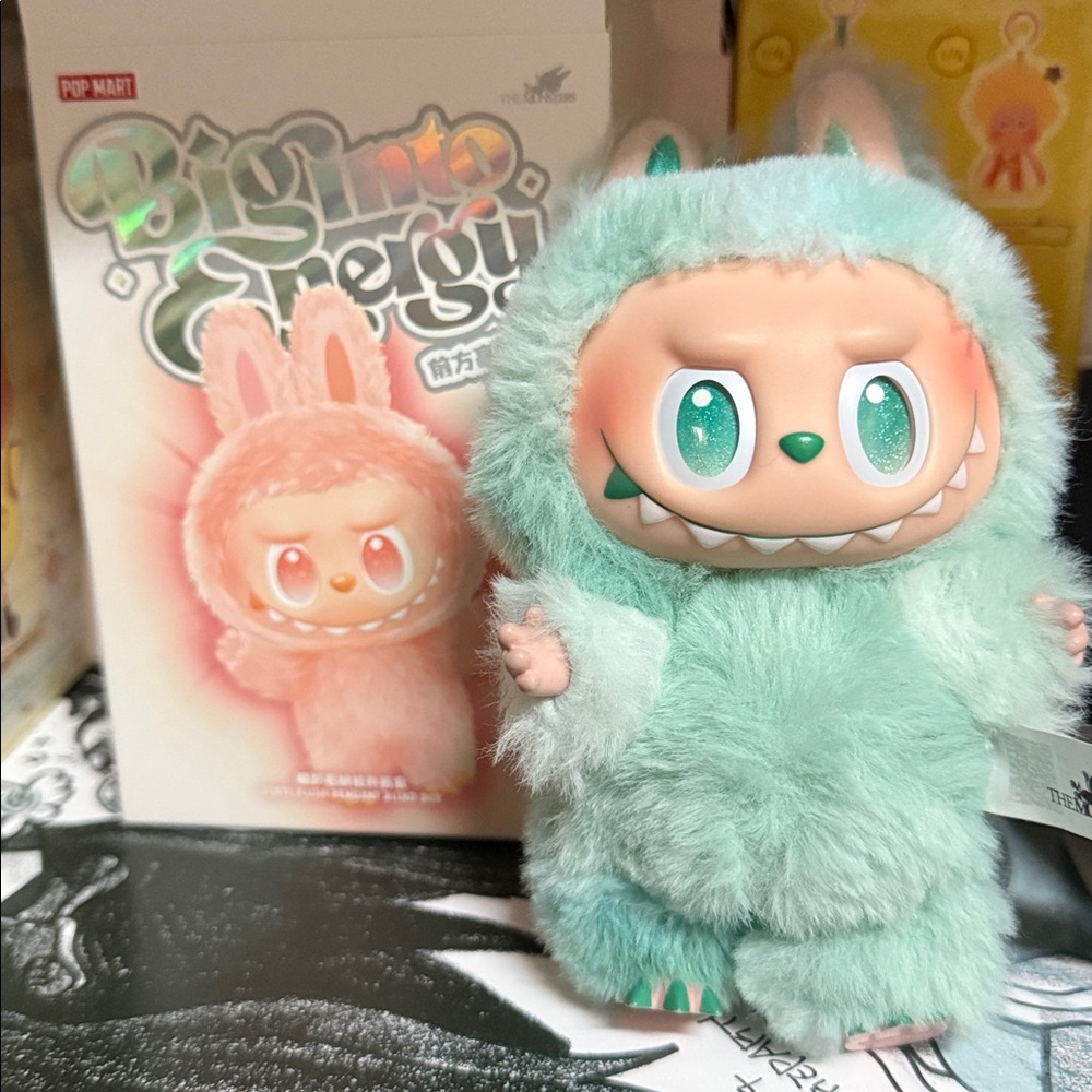 POPMART big into energy labubu - Picture 2 of 2